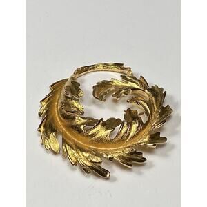 MONET Brooch Leaf Wreath Gold Tone Large